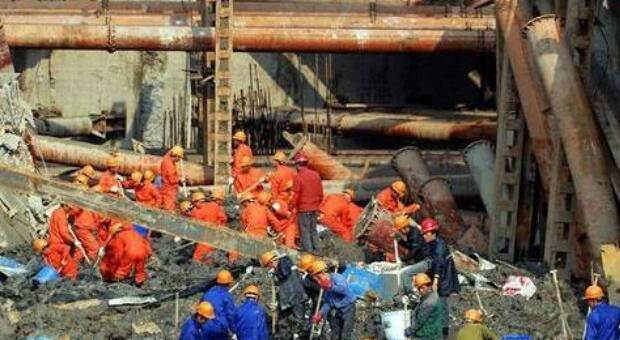 违规再起 青岛地铁施工坍塌已致3死 2人失联！