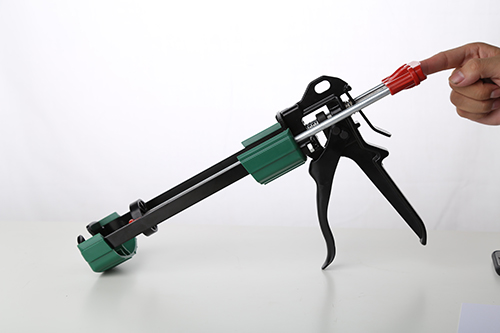 大家同属植筋胶,为何你就用桶 [装] 呢！