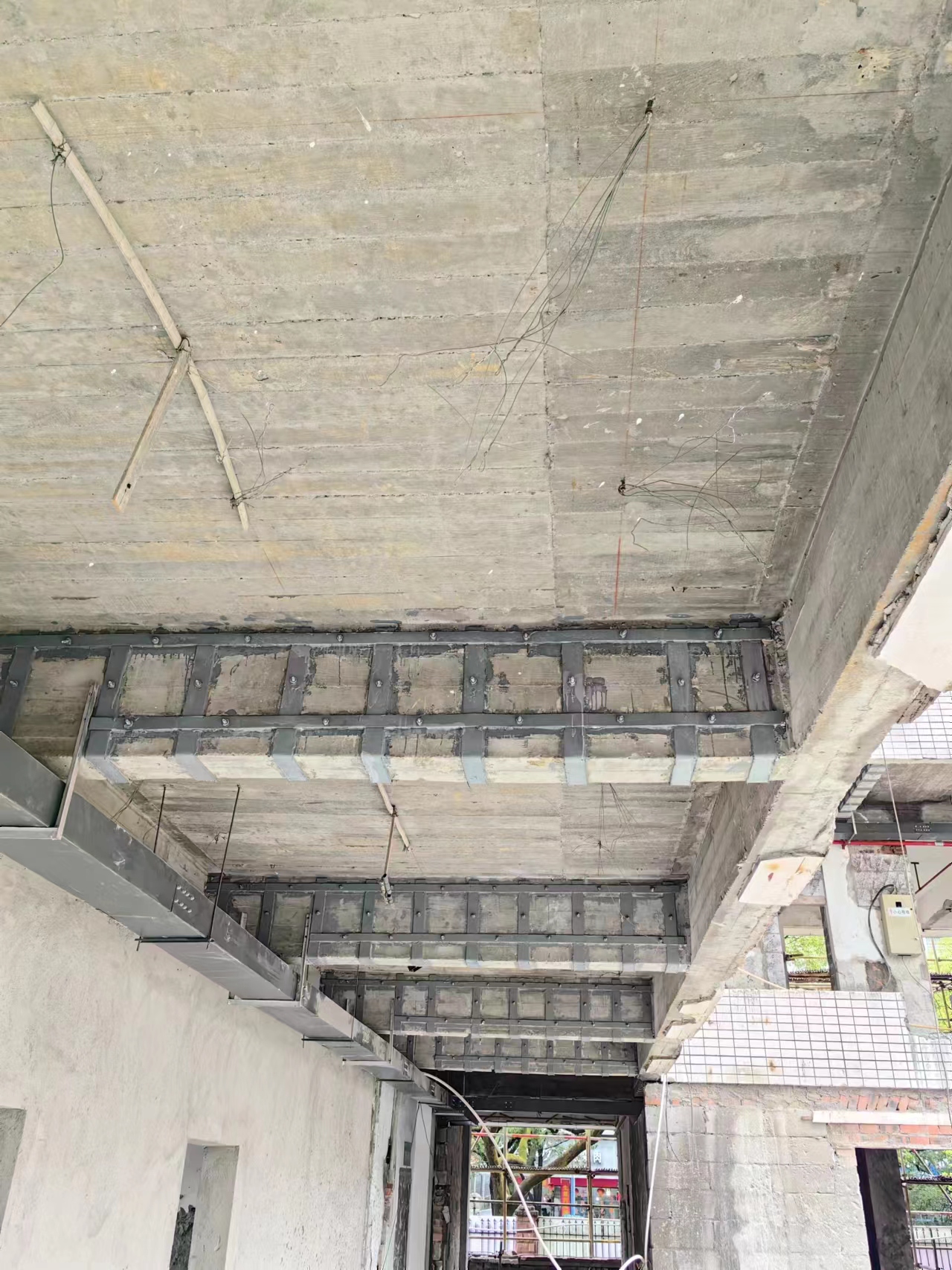 避免粘钢加固出现空鼓的小方法，赶快收藏好！